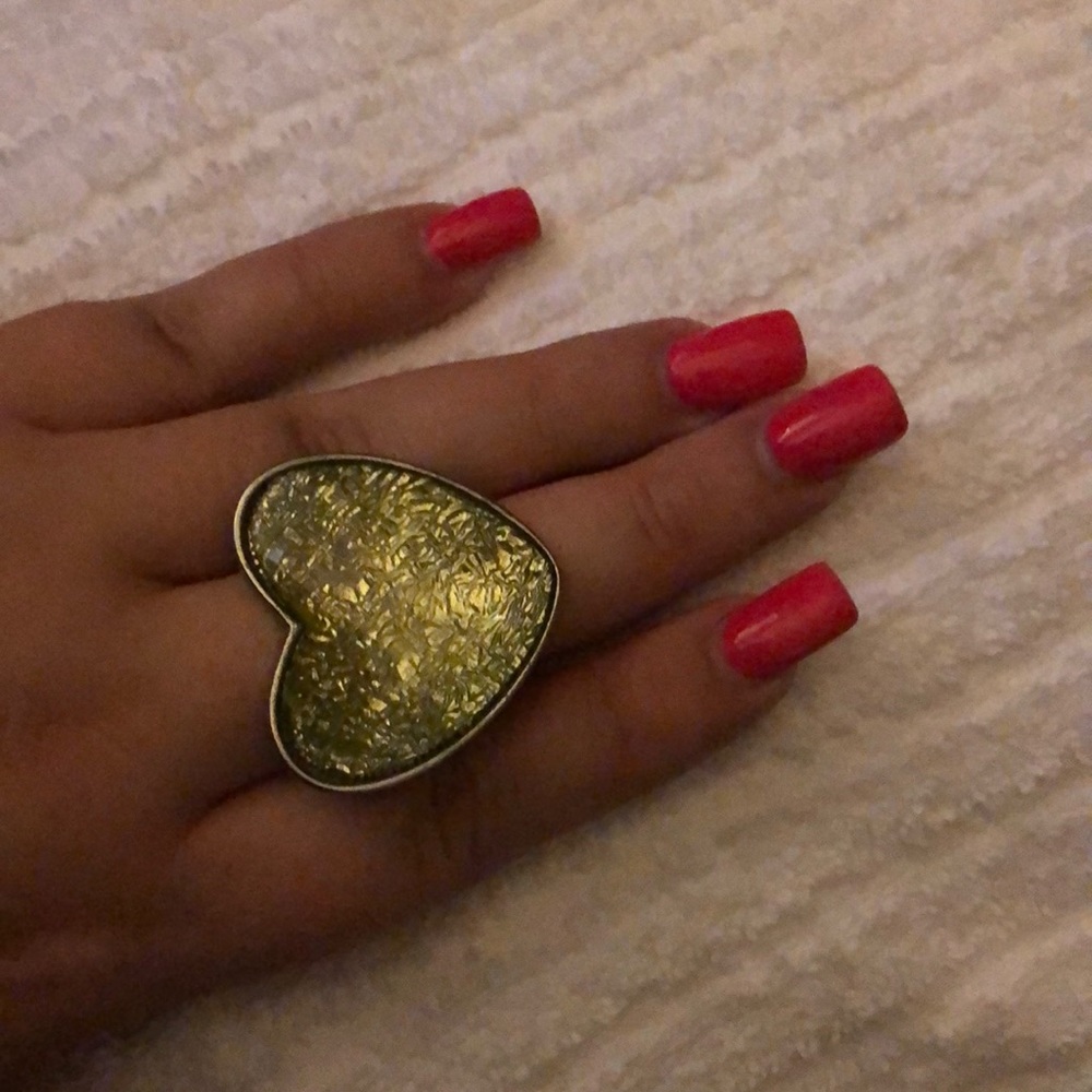 Oversized heart ring - Picture 3 of 5